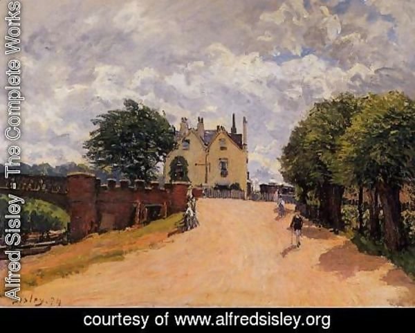 Alfred Sisley - Inn at East Molesey with Hampton Court Bridge