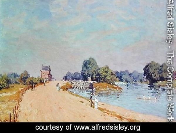 Alfred Sisley - The Road to Hampton Court, 1895